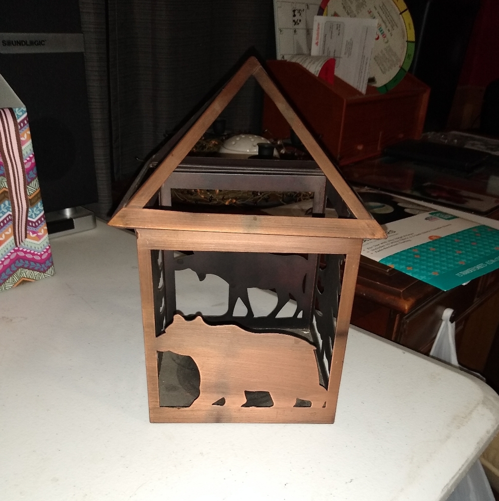 Metal candle holder